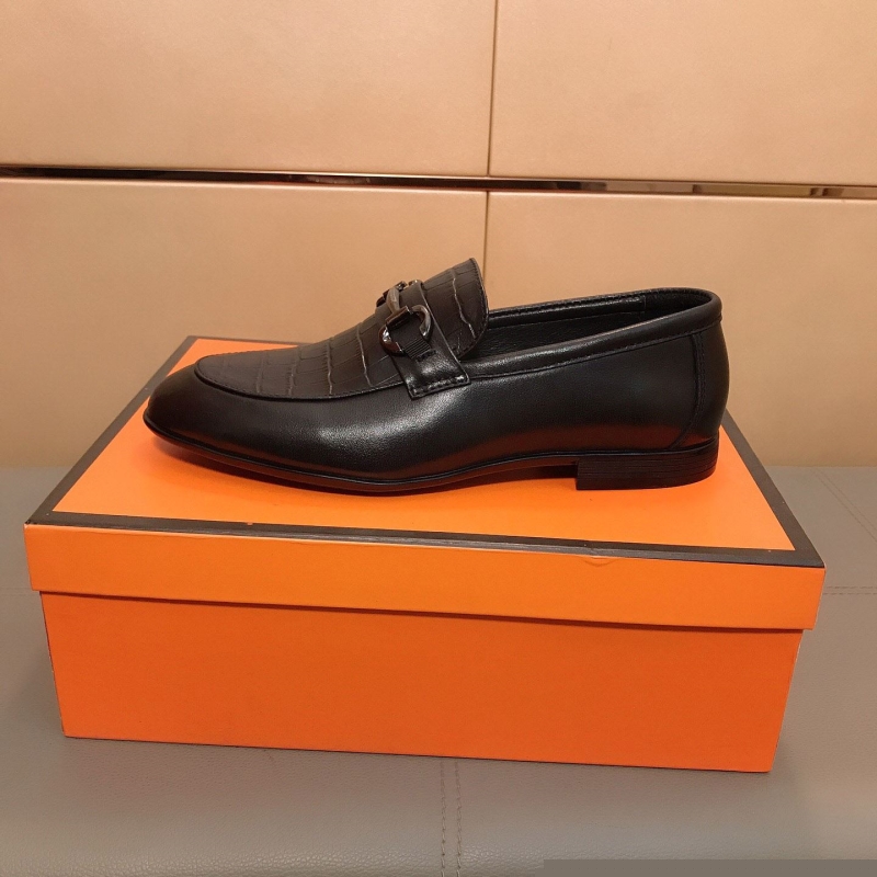 G*u*i leather shoes